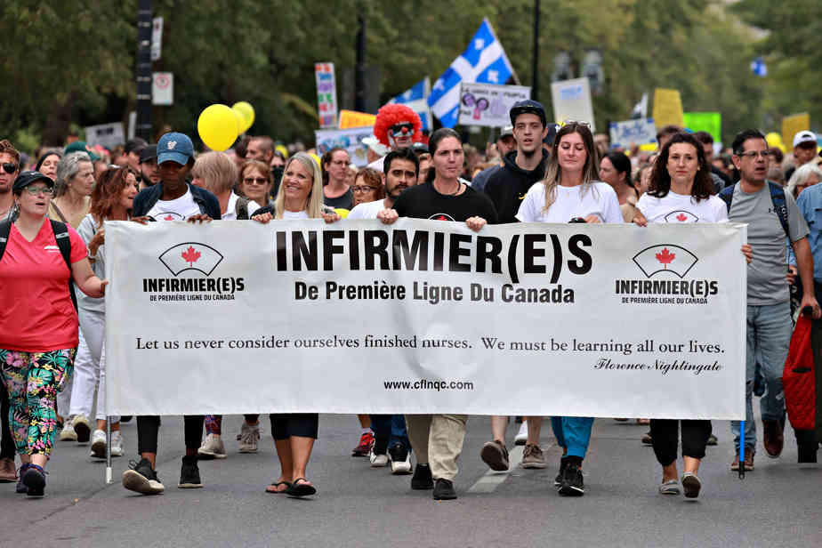 Marche 28 août 2021 Manifestation PROFESSIONNELS DE LA SANTÉ Montréal Québec Canada